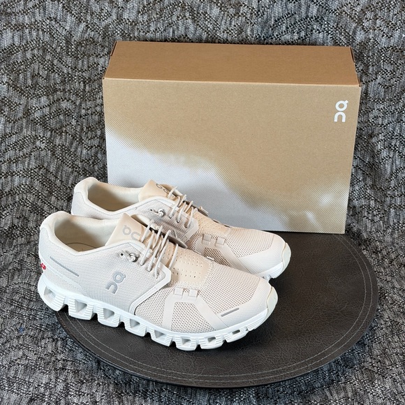 ON Cloud 5 Running Shoes Women's 8.5 Pearl white - Picture 2 of 10